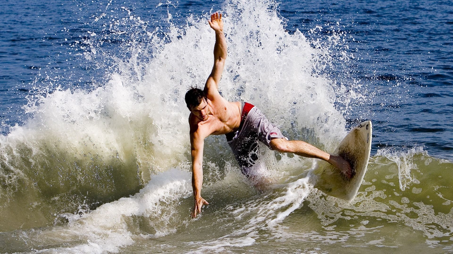 国际极限滑板大赛，街头风潮的极致展现，极限滑板场地