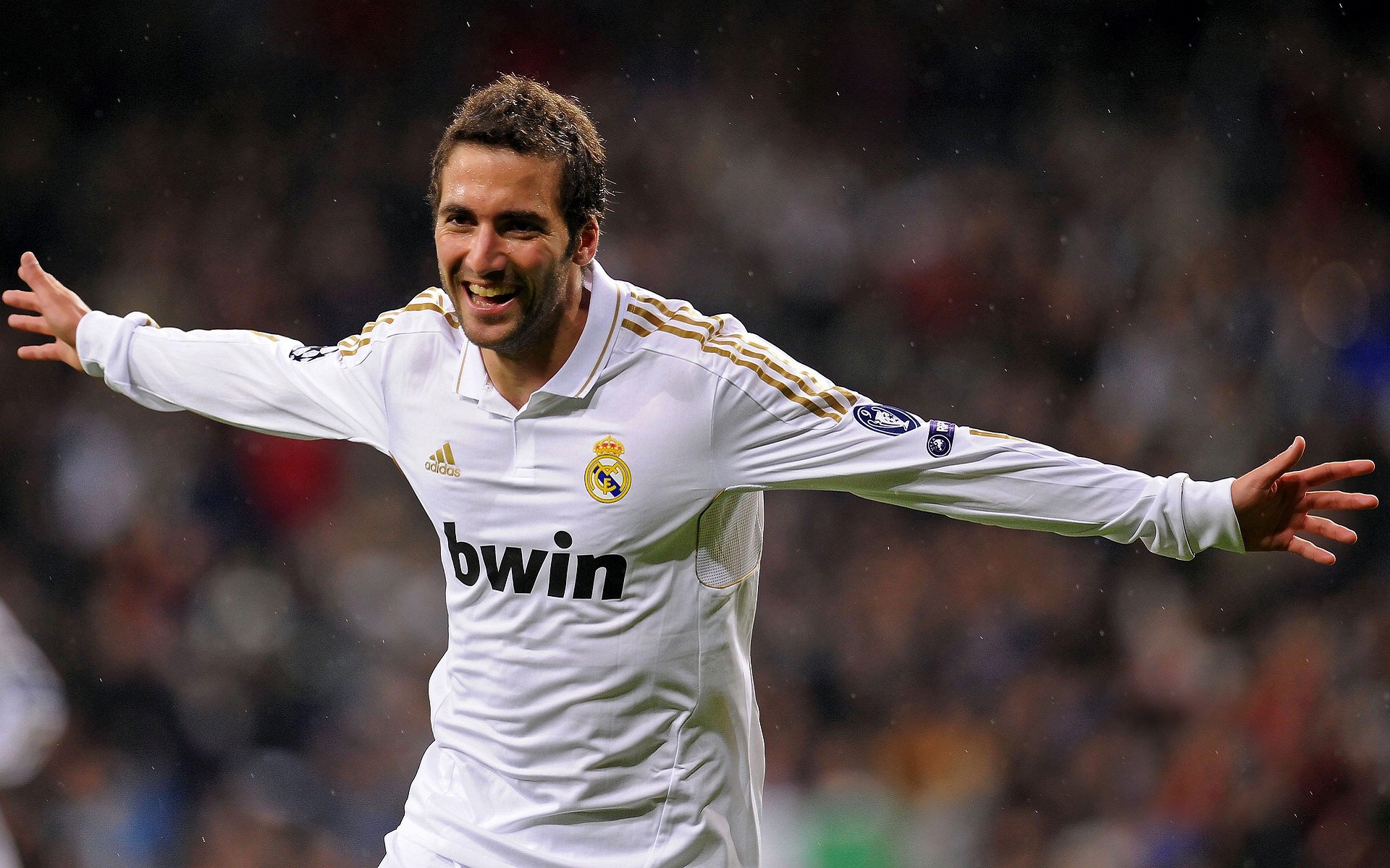 赛场“火药味十足”：欧冠中的激烈对抗，欧冠最精彩比赛